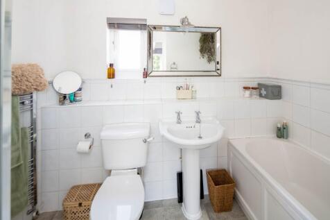 En-Suite to Bed One