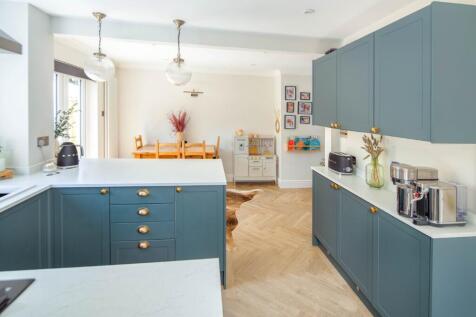 Kitchen-Brk-Family 