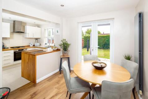 Kitchen/Family/Dine