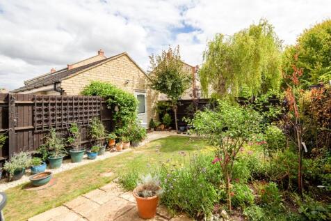 Rear Garden &amp; Gge