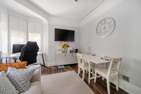 Living/Dining Area