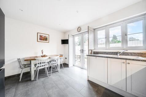 Kitchen/Dining Area