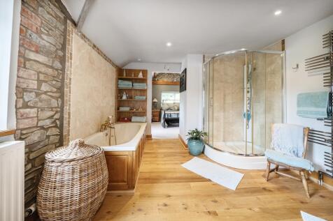 Bedroom 1 ensuite