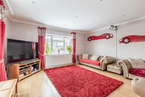 74 Chertsey Road, KT14 7AY - 24.jpg