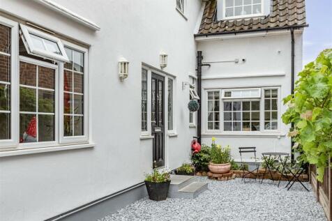 74 Chertsey Road, KT14 7AY - 3.jpg