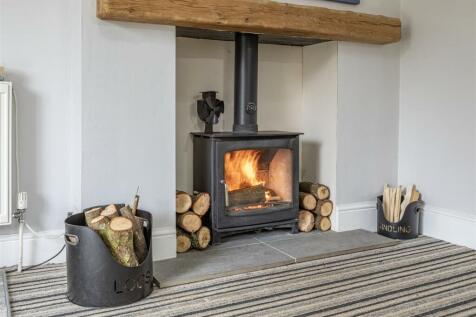 74 Chertsey Road, KT14 7AY - 14.jpg