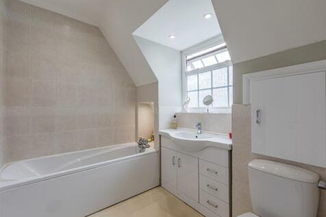 74 Chertsey Road, KT14 7AY - 35.jpg