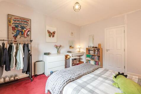74 Chertsey Road, KT14 7AY - 38.jpg
