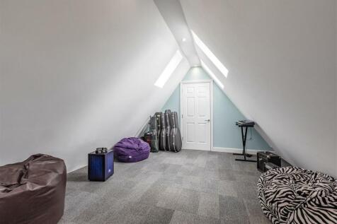 74 Chertsey Road, KT14 7AY - 42.jpg
