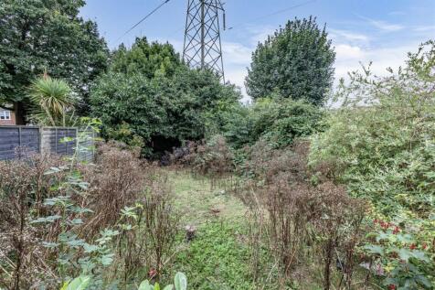 20 Manor Crescent, Byfleet, Surrey, KT147EN - 1.jp