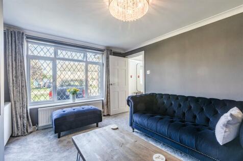 9 Spence Avenue, KT14 7TG - 2.jpg