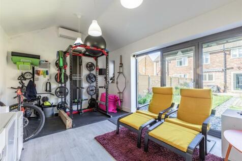 9 Spence Avenue, KT14 7TG - 12.jpg