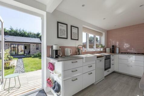 9 Spence Avenue, KT14 7TG - 3.jpg