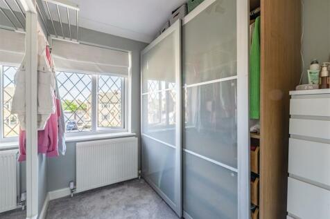 9 Spence Avenue, KT14 7TG - 18.jpg