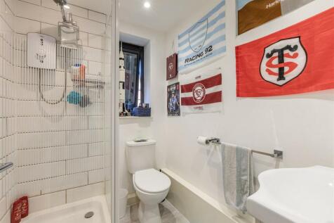 9 Spence Avenue, KT14 7TG - 11.jpg