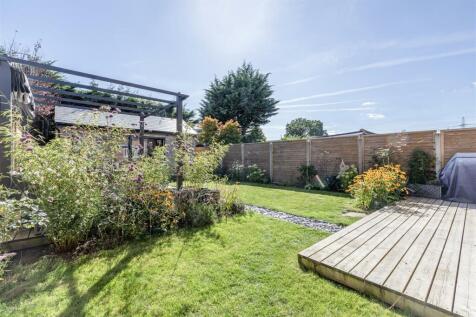9 Spence Avenue, KT14 7TG - 6.jpg