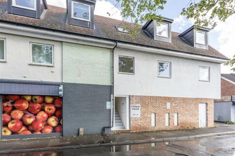 8 Vanners Parade, Byfleet, KT14 7RZ - 10.jpg