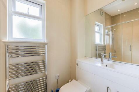 8 Vanners Parade, Byfleet, KT14 7RZ - 8.jpg