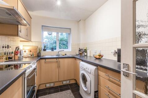 24 Collingwood Place, Walton Upon Thames, KT12 1LU