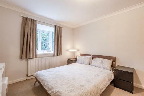 24 Collingwood Place, Walton Upon Thames, KT12 1LU