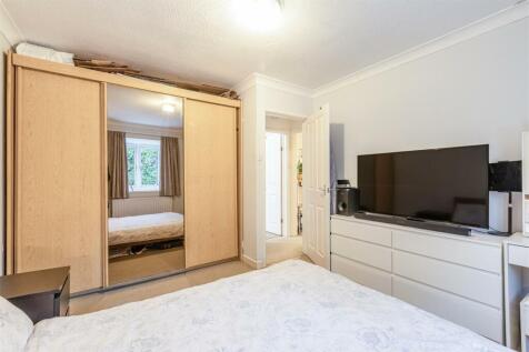 24 Collingwood Place, Walton Upon Thames, KT12 1LU