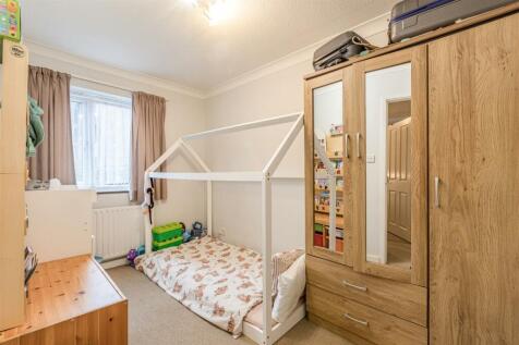 24 Collingwood Place, Walton Upon Thames, KT12 1LU