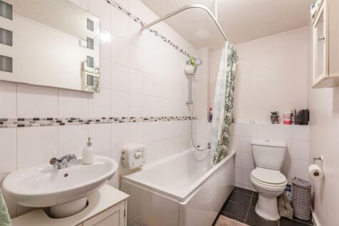 24 Collingwood Place, Walton Upon Thames, KT12 1LU