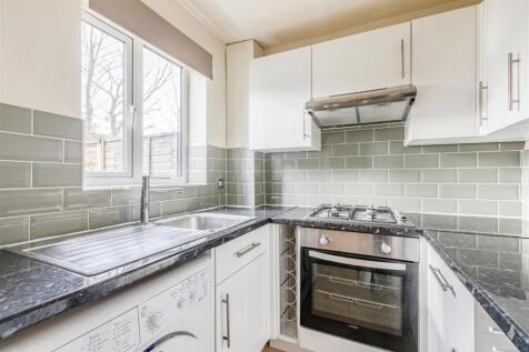 45 Viscount Gardens, KT14 6HE - 6.jpg