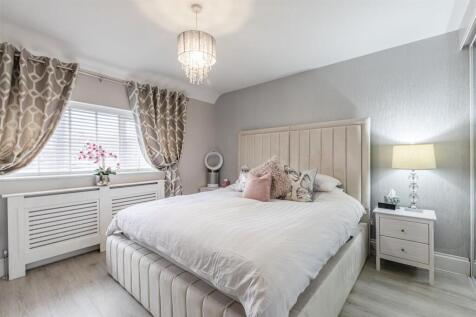 28 Cornwall Avenue, Byfleet, KT14 7EY - 6.jpg