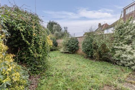 50 Petersham Avenue, Byfleet, KT14 7HY - 17.jpg