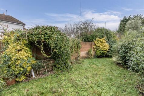 50 Petersham Avenue, Byfleet, KT14 7HY - 18.jpg