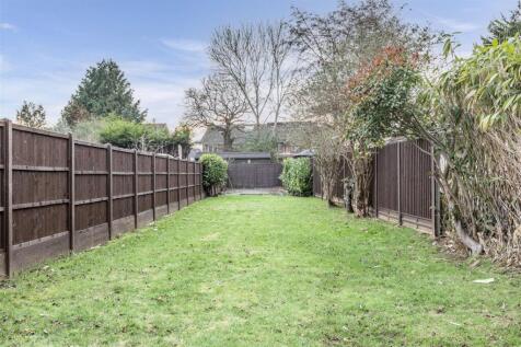 7 Cornwall Avenue, KT14 7EX - 10.jpg