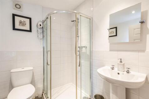 7 Cornwall Avenue, KT14 7EX - 4.jpg