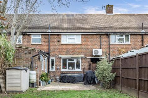 7 Cornwall Avenue, KT14 7EX - 11.jpg