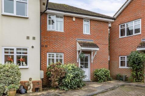 5 Loxley Close, Byfleet, KT14 7GA - 13.jpg