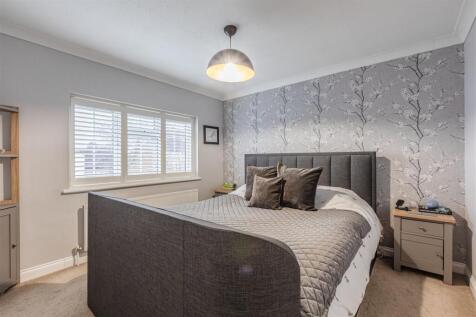 143 High Road, Byfleet, KT14 7RJ - 4.jpg