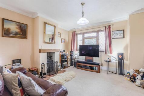 17 Cornwall Avenue, KT14 7EX - 1.jpg