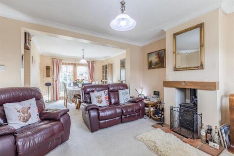 17 Cornwall Avenue, KT14 7EX - 2.jpg