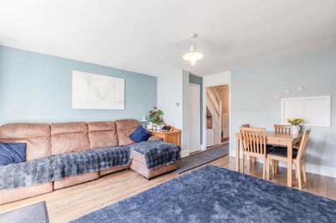 4 Fairoaks Court Lane, Addlestone, KT15 1SP - 11.j