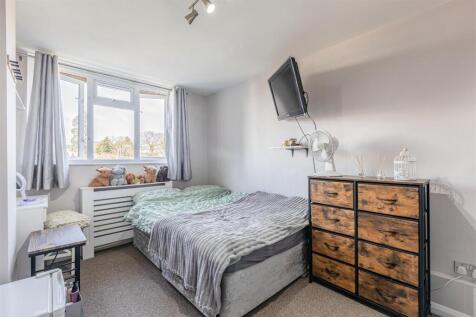 4 Fairoaks Court Lane, Addlestone, KT15 1SP - 5.jp