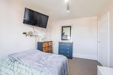 4 Fairoaks Court Lane, Addlestone, KT15 1SP - 6.jp