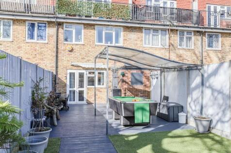 4 Fairoaks Court Lane, Addlestone, KT15 1SP - 15.j