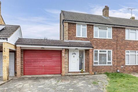 12 Gaveston Close, Byfleet, KT14 7HE - 30.jpg