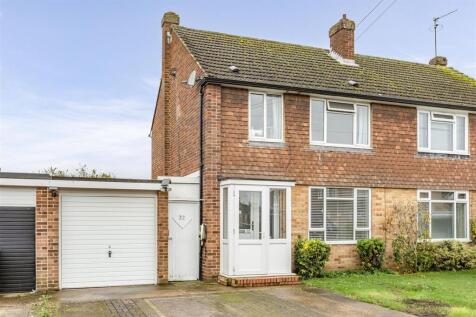 32 Godley Road, Byfleet, KT14 7EP - 17.jpg