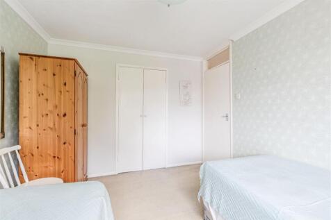 6 York Close, KT14 7HW - 5.jpg