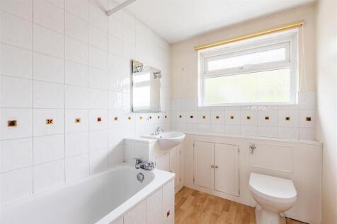 6 York Close, KT14 7HW - 6.jpg