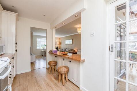 Kitchen 2.jpg