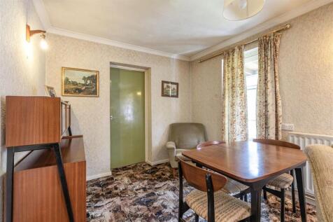 Sunnyside, Walnut Tree Lane, KT14 7AQ - 10.jpg