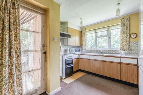Sunnyside, Walnut Tree Lane, KT14 7AQ - 12.jpg
