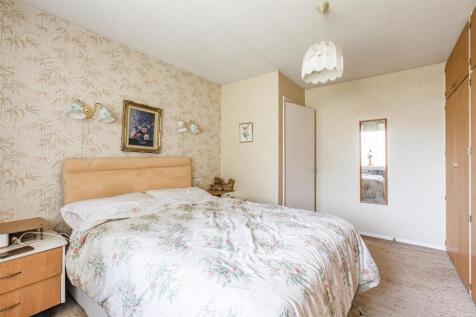Sunnyside, Walnut Tree Lane, KT14 7AQ - 6.jpg